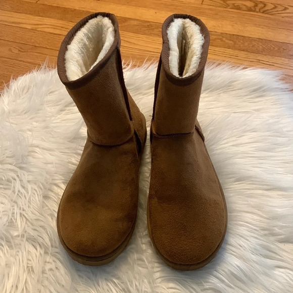 Shoes - Women’s camel color boots fur lined, size 7